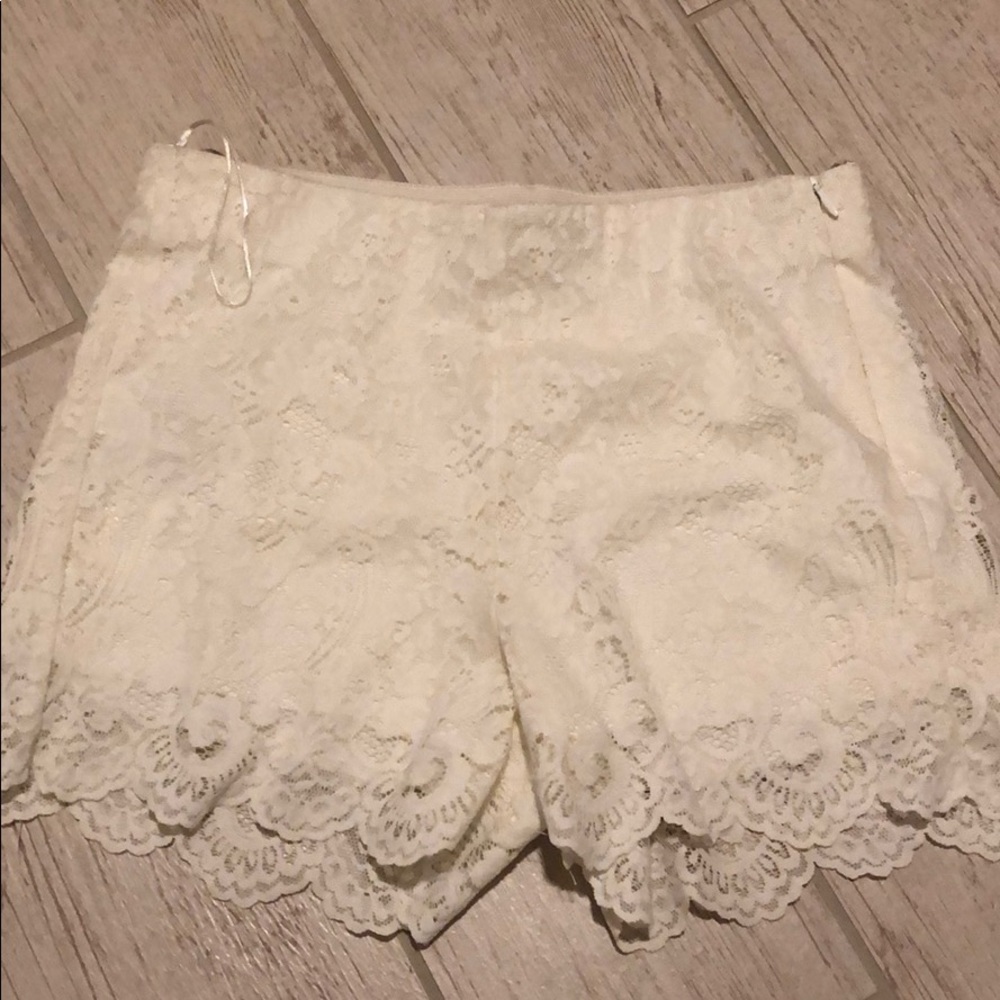 Zara lace shorts size S